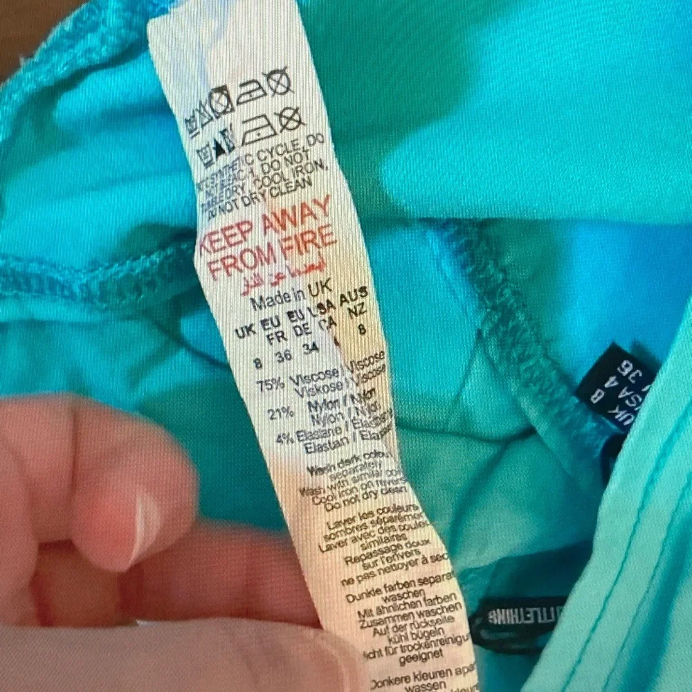 PrettyLittleThing Turquoise Strapless Bandeau Bra - Picture 4 of 5